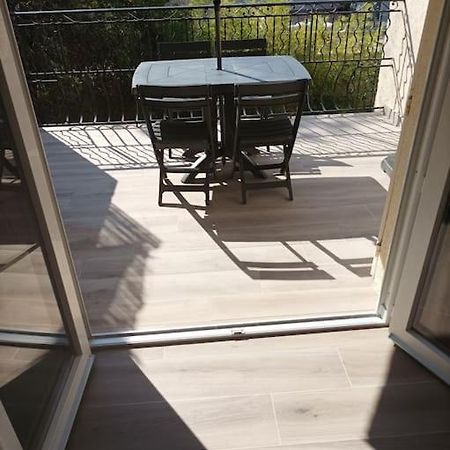 Studio Meuble Climatise Avec Terrasse Драгиньян Экстерьер фото